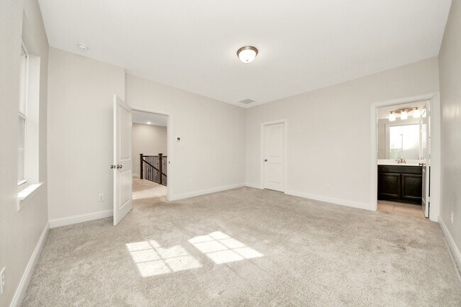 Building Photo - 9814 Carver Dr