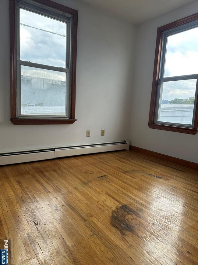 Building Photo - 404 N 3rd St