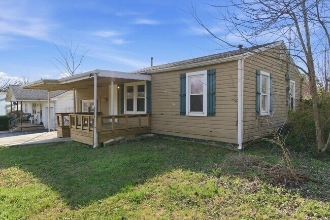 Building Photo - 3 Bedroom | 1 Bathroom Home | PET FRIENDLY!