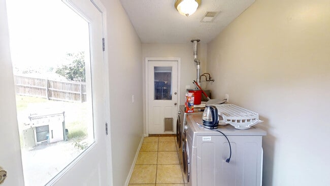 Building Photo - 334 Lamplighter Ln