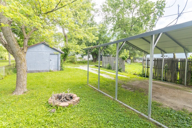 Building Photo - 1704 Nelson Ave