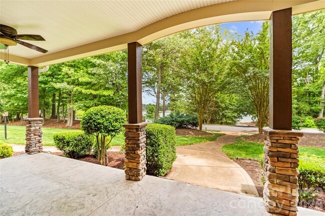 Building Photo - 8994 Azalea Rd