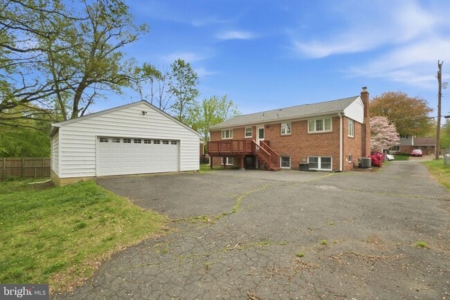 Building Photo - 7414 Jervis St