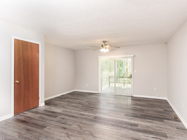 Living Room - 52 Victoria Blvd