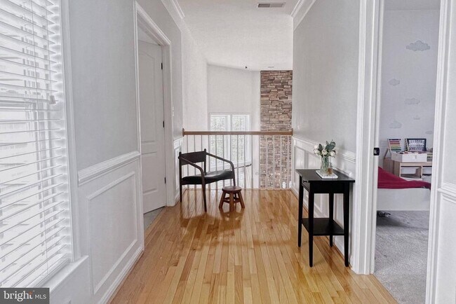 Building Photo - 40440 Milford Dr