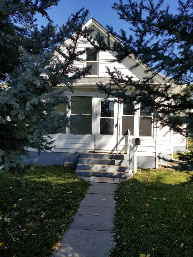 Building Photo - 712 Lake St