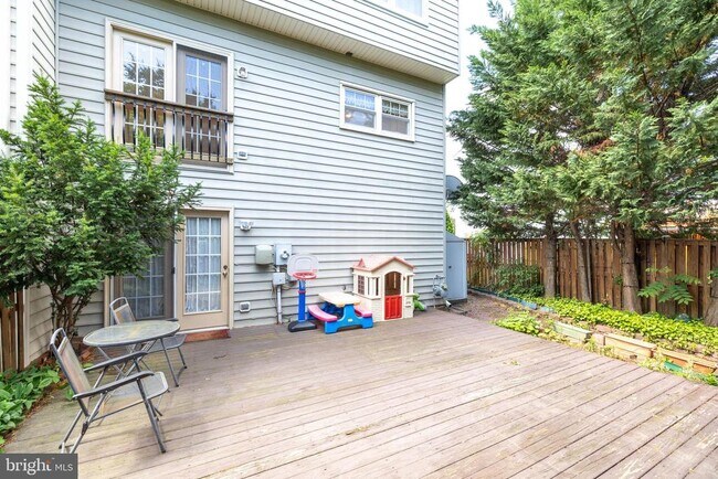 Building Photo - 43782 Brookline Terrace
