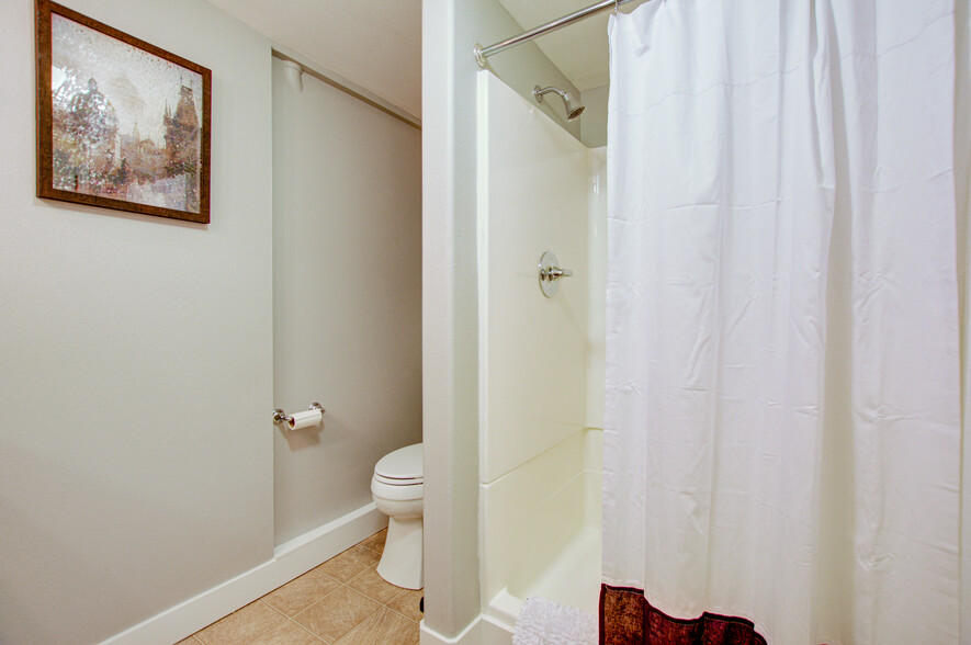 Downstairs bathroom - 610 SE 84th Ave