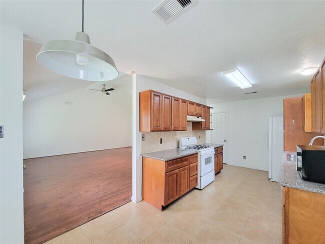Building Photo - 16807 Sussex Dr