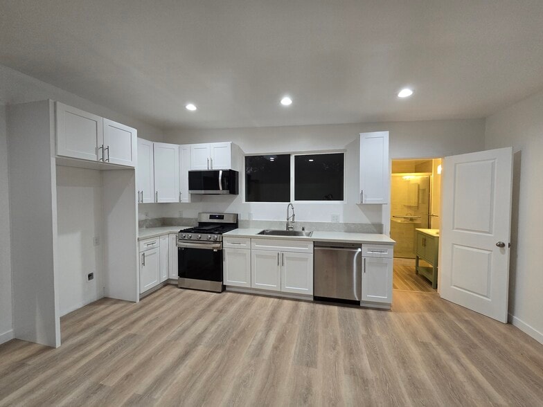 Building Photo - 3230 Cerritos Ave