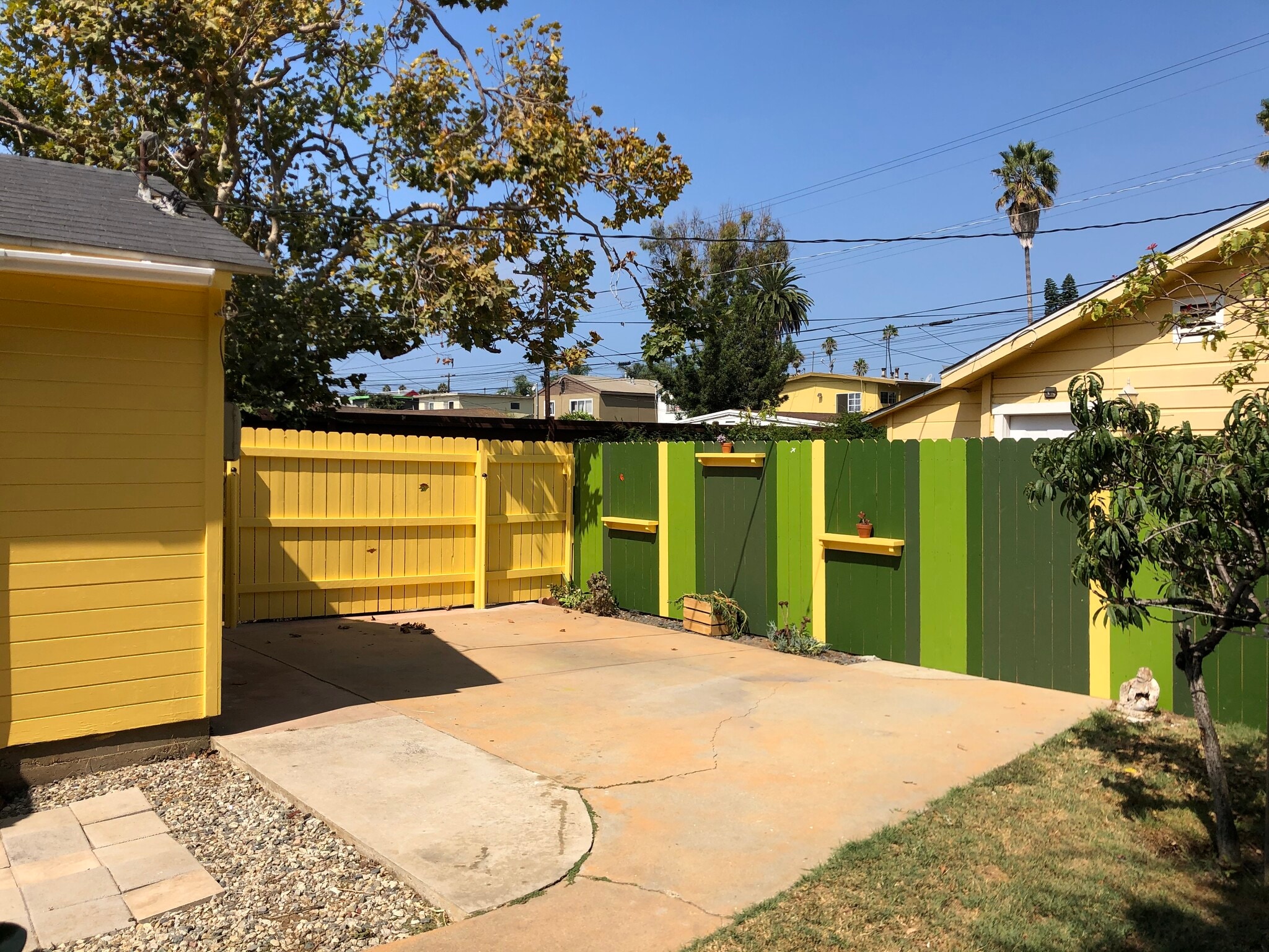 Building Photo - 647 Brooks Ave