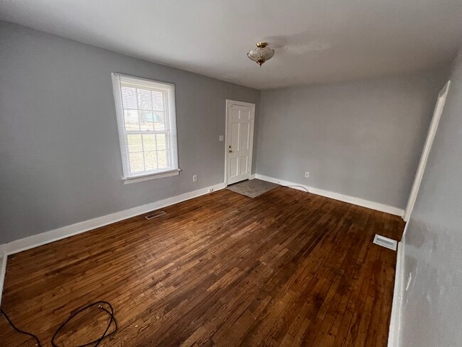 Building Photo - 606 Kingwood Dr