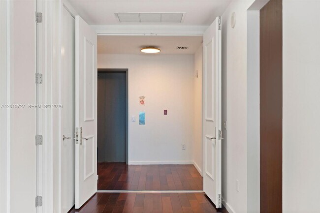 Building Photo - 5959 Collins Ave