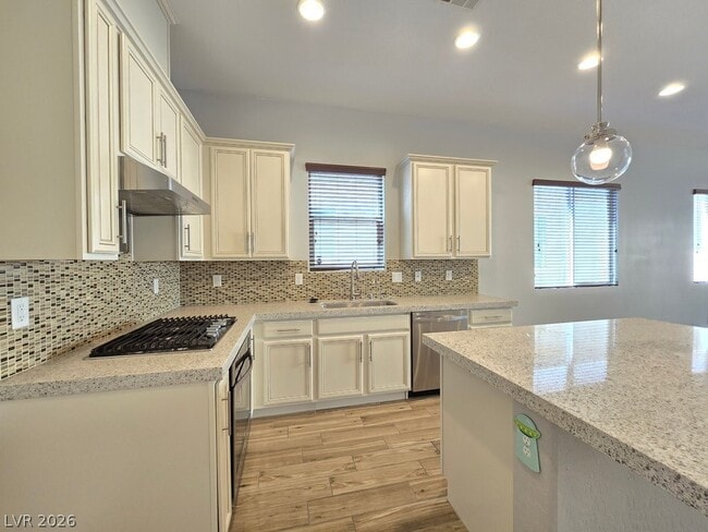 Building Photo - 8090 Ancient Oaks Ave