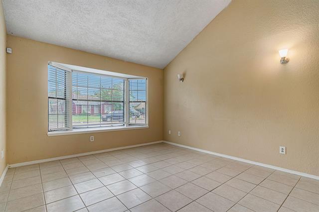 Building Photo - 10359 Chelmsford Dr