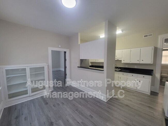 Building Photo - 323.5 Ellis St