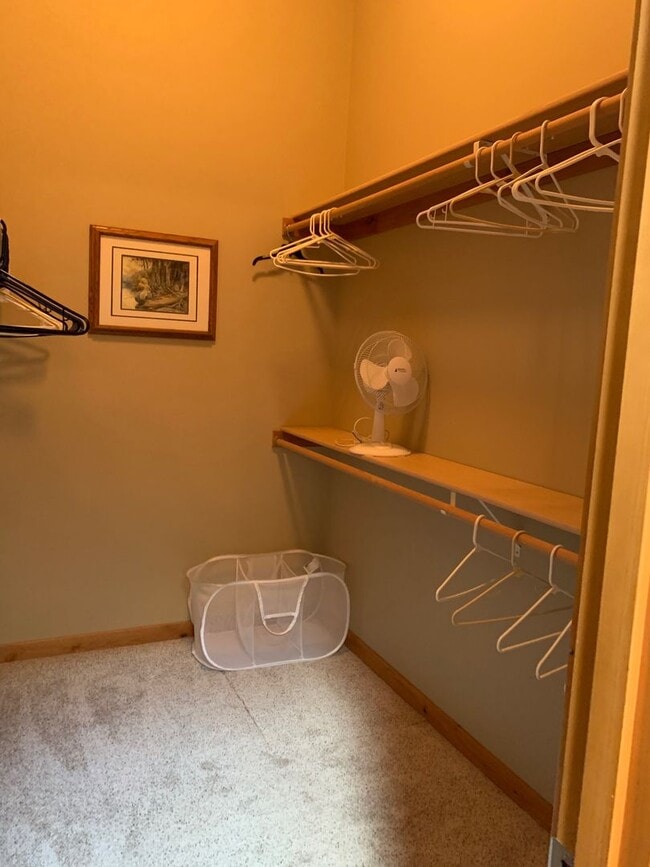 Building Photo - Fully Furnished Home is NE Bend Short Term Rental