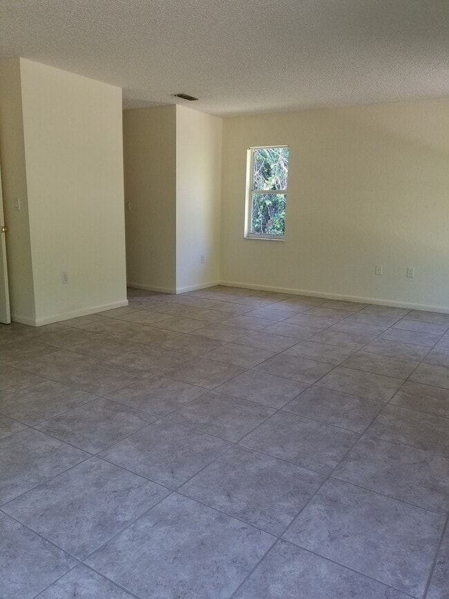 Building Photo - 7247 River Country Dr