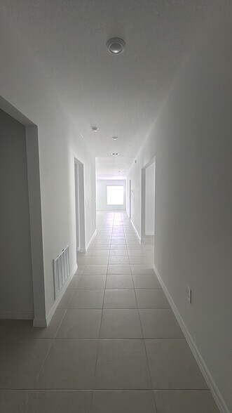 Building Photo - 10235 Alder Green Dr