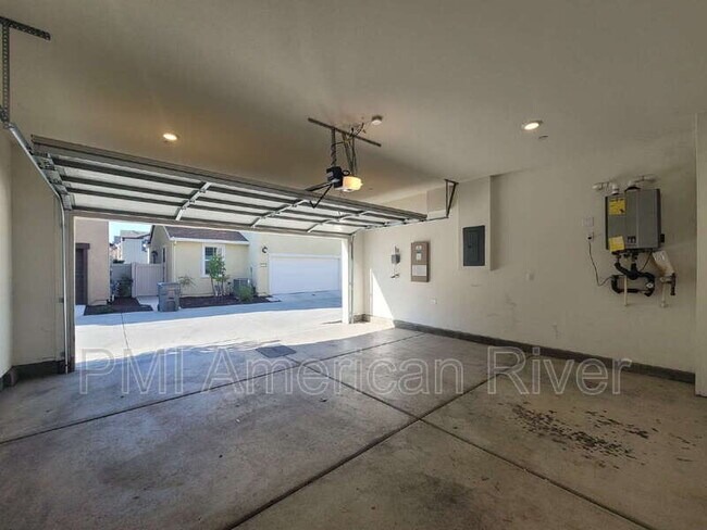 Building Photo - 6025 Dragon Hawk Pl