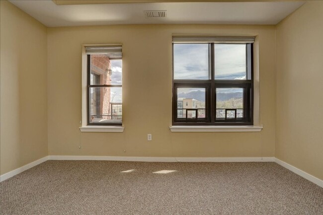 Building Photo - 4520 Broadway