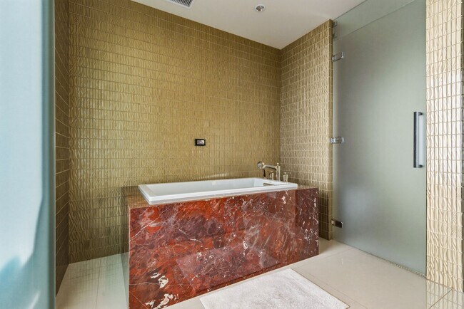 Building Photo - Waldorf Astoria 4707-Strip/City/Mtn Views from this Stunning 2Bd/2.5Ba Residence