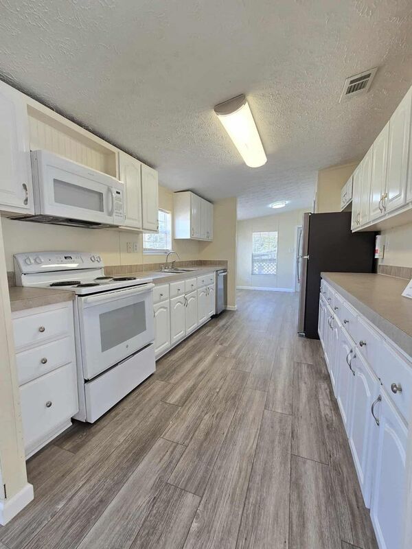 Building Photo - 127 Knollwood Dr