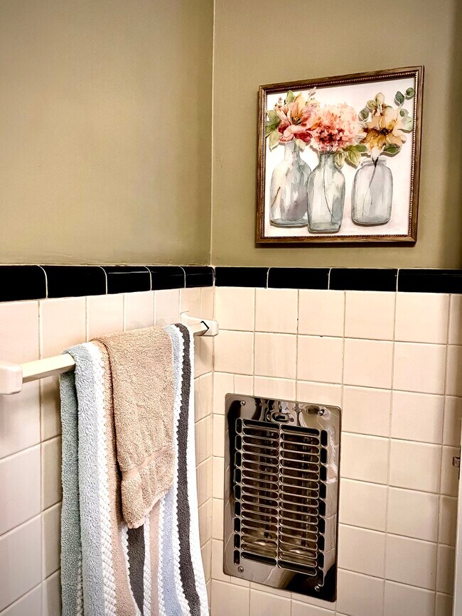 Building Photo - 430 Lindbergh Dr NE