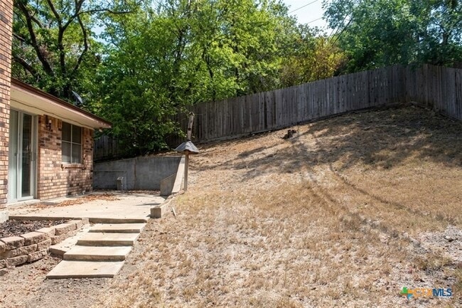 Building Photo - 632 Manning Dr