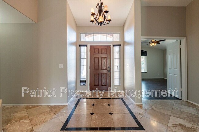 Building Photo - 4704 E Villa Maria Dr