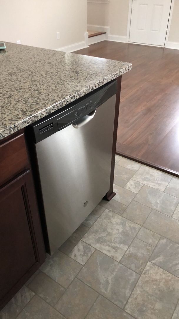 Building Photo - 3BR  2.5BA TOWNHOME