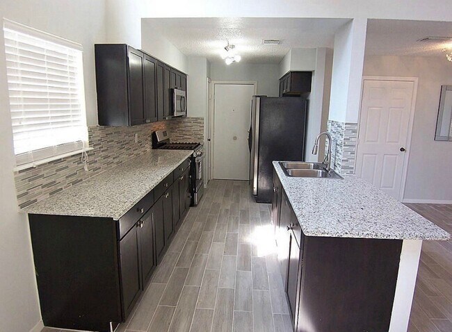 Building Photo - 1415 Grand Jct Dr