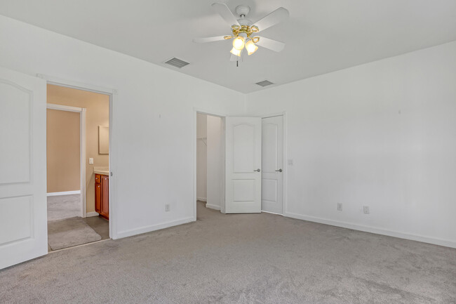 Building Photo - 2548 Creekside Dr