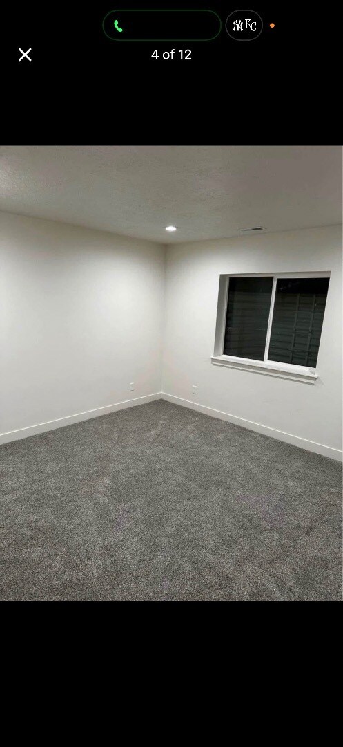 Building Photo - 667 E Mount Peale Dr