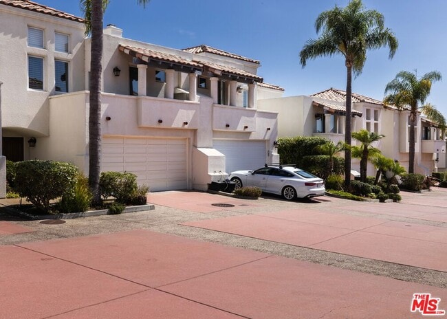 Building Photo - 6435 Zumirez Dr