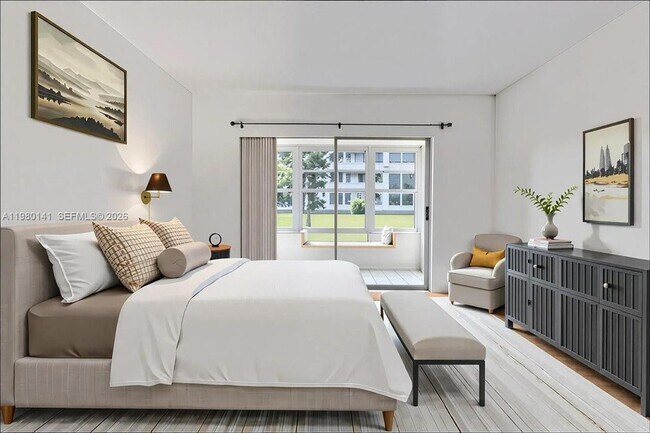 Building Photo - 2200 Park Ln