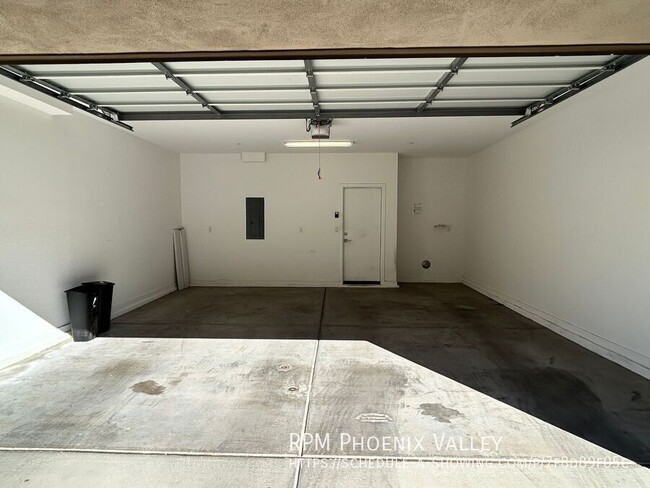 Building Photo - 3 Bed / 2.5 Bath Gilbert Townhome GATED Co...