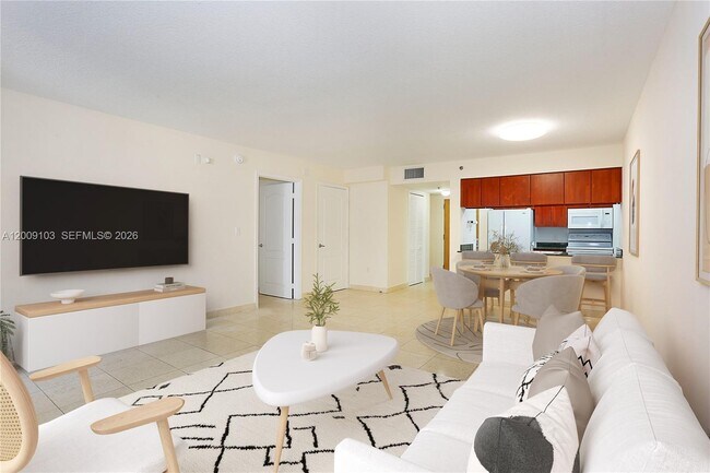 Building Photo - 1200 Brickell Bay Dr