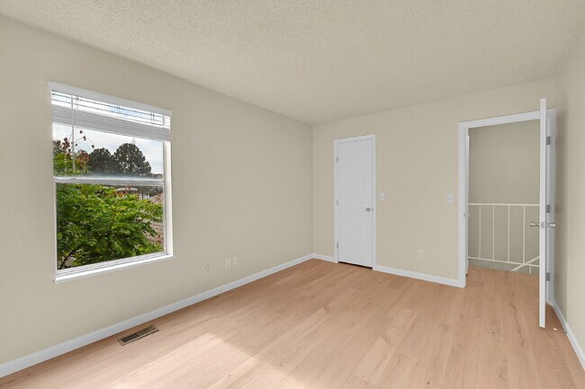 Building Photo - $1,695.00 - $500 OFF FIRST MONTH RENT - 2 ...
