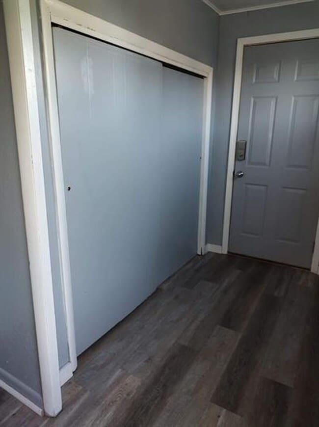 Building Photo - Lovely 2/1 small house for rent!!