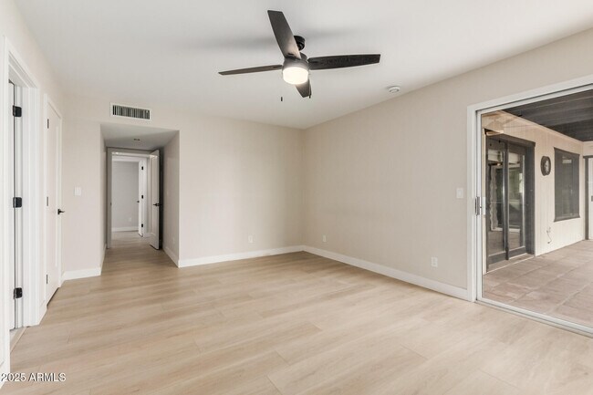 Building Photo - 4521 E Sunrise Dr
