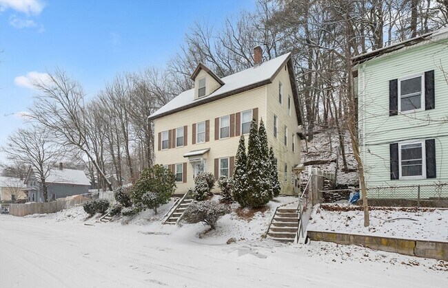 Building Photo - 20 Temple St