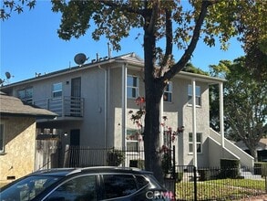 Building Photo - 966 Holly St