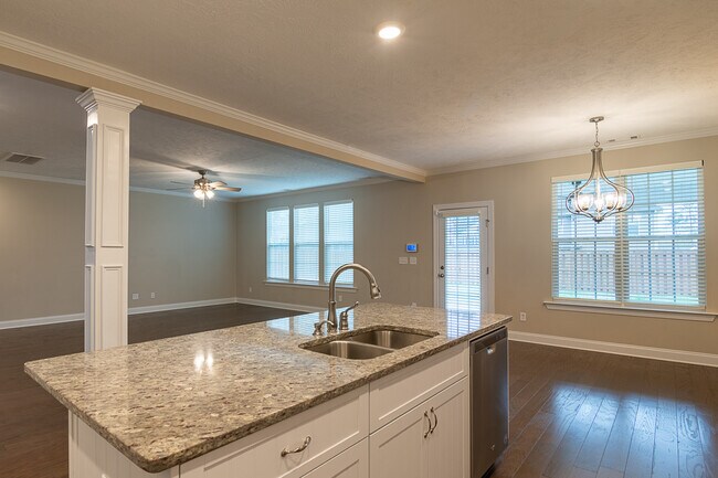 Building Photo - 453 Arrowwood Dr