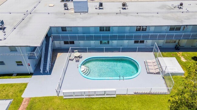 Building Photo - 4590 SW 67th Ave