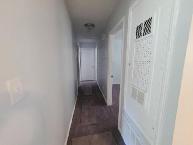 Building Photo - 4 Bedrooms 2.5 Baths, North Columbus