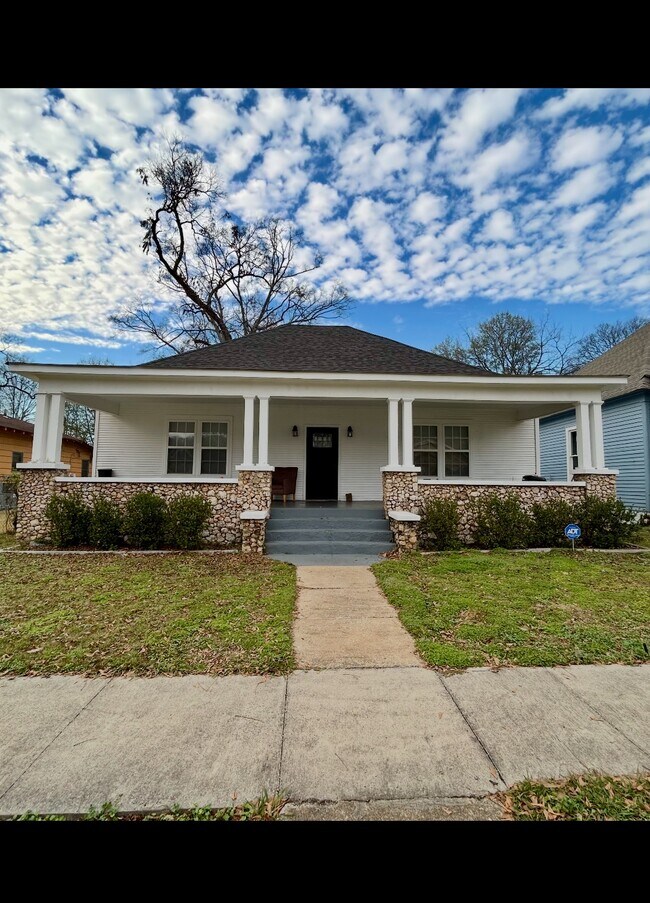 Primary Photo - 7418 Division Ave