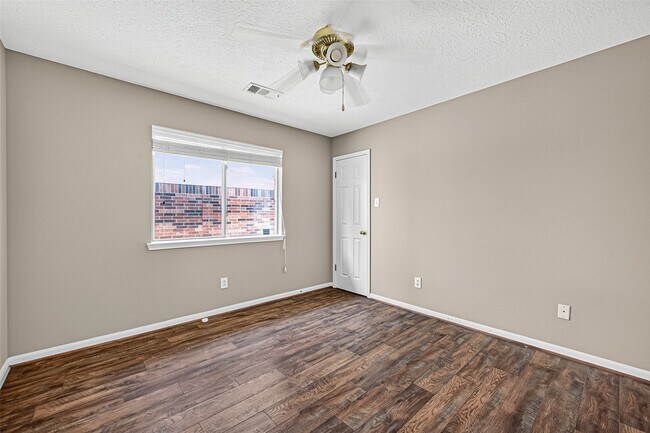 Building Photo - 2143 Mossy Trail Dr