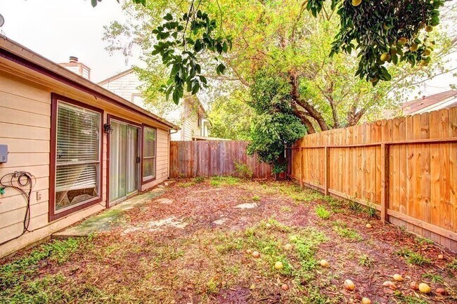 Building Photo - 11818 Plumpoint Dr