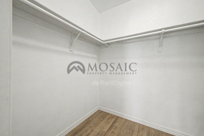 Building Photo - 1625 S 74th St